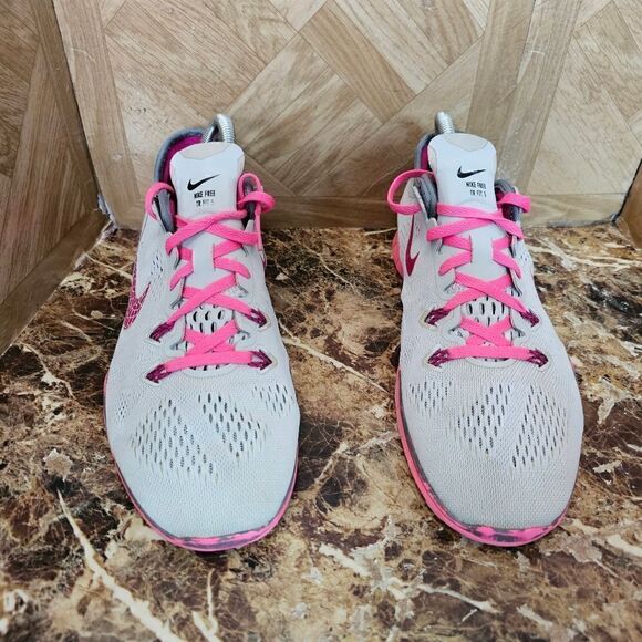 Nike women's Free TR running shoes gray size 10. 092 - Picture 2 of 11